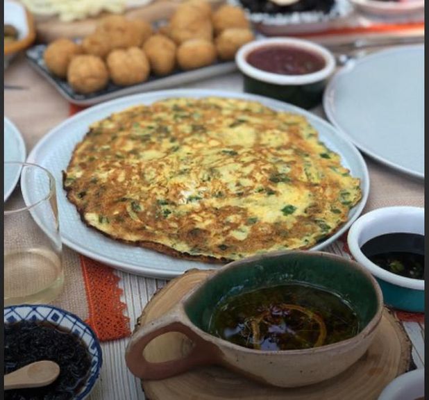 Doğal Anne Eli Kaş